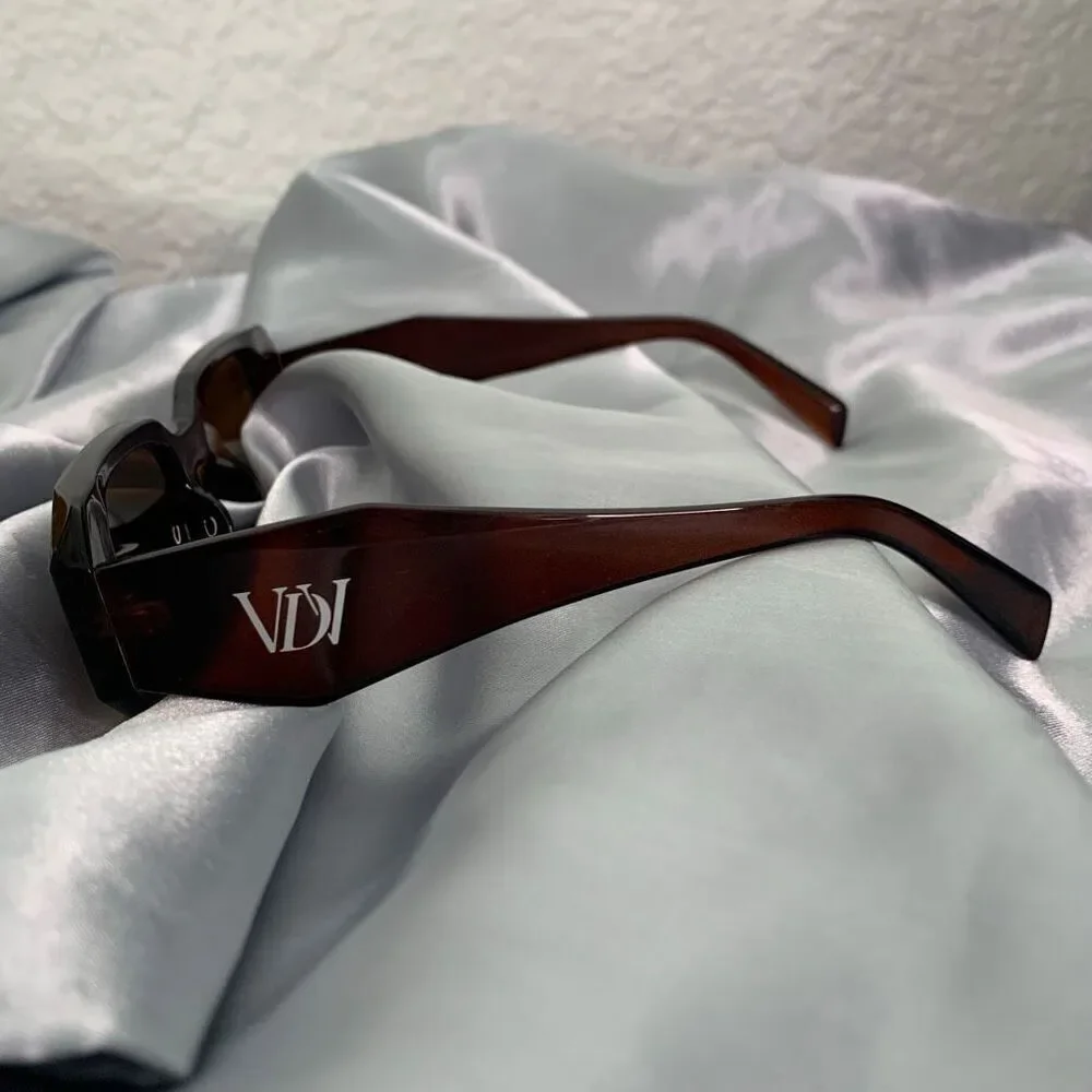 Van De Vort Sunglasses – Chunky Tortoise Rectangle Frame Dark Brown